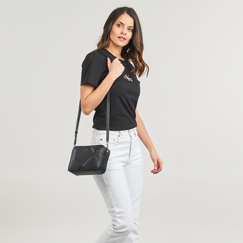 Calvin Klein Jeans RE-LOCK QUILT CAMERA BAG 